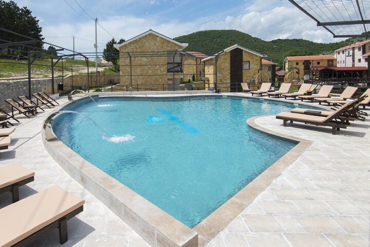 Pool 24 of 64