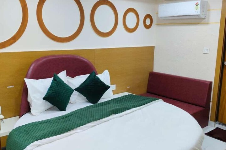 Room 12 of 29