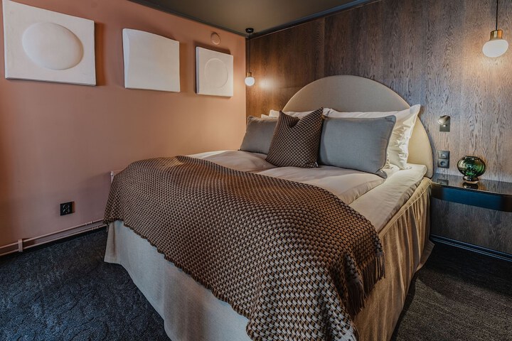 Room 16 of 105