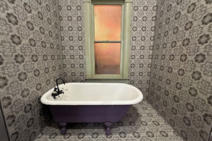 Room 47 of 76