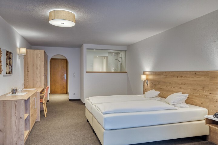 Room 43 of 84