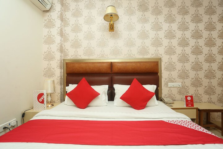 Room 7 of 9