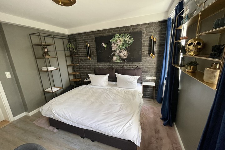 Room 15 of 63