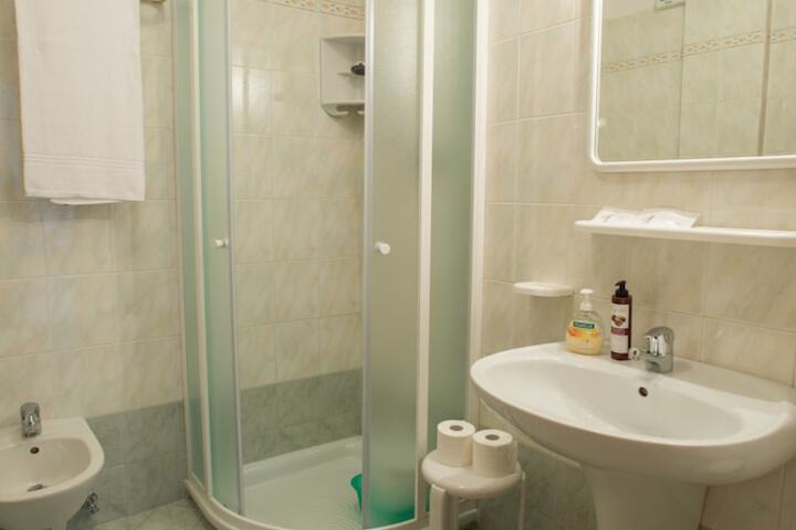 Room 16 of 24