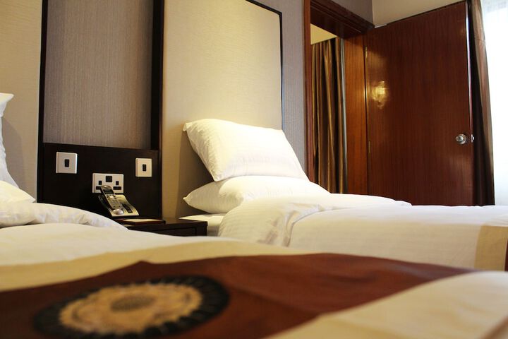 Room 44 of 102