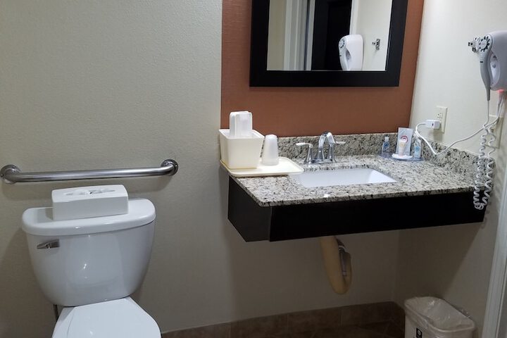 Standard Room, King or Two Doubles (2 of 11)