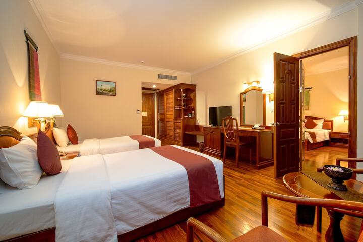 Room 52 of 169
