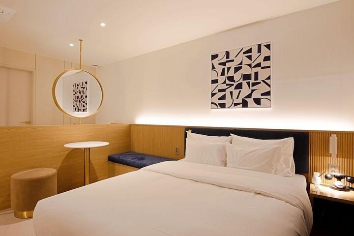 Room 16 of 74