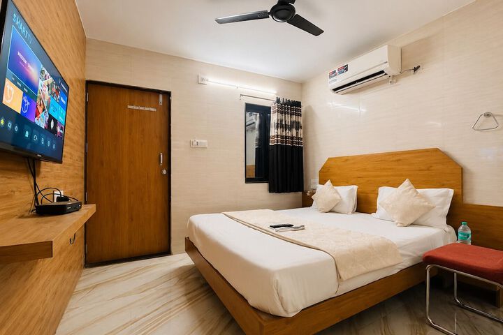 Room 6 of 16
