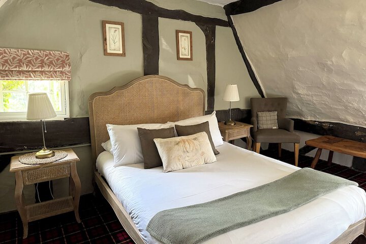 Room 2 of 25