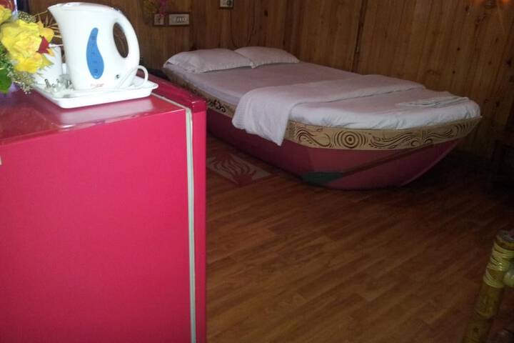 Room 5 of 16
