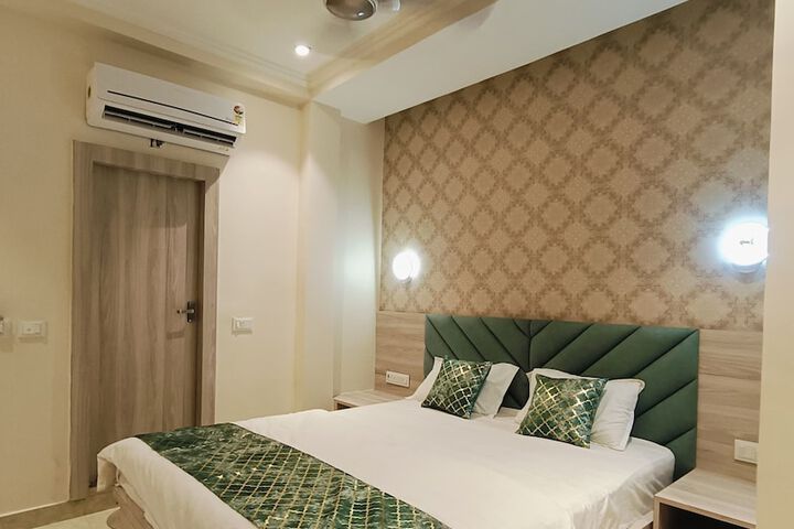 Room 8 of 14