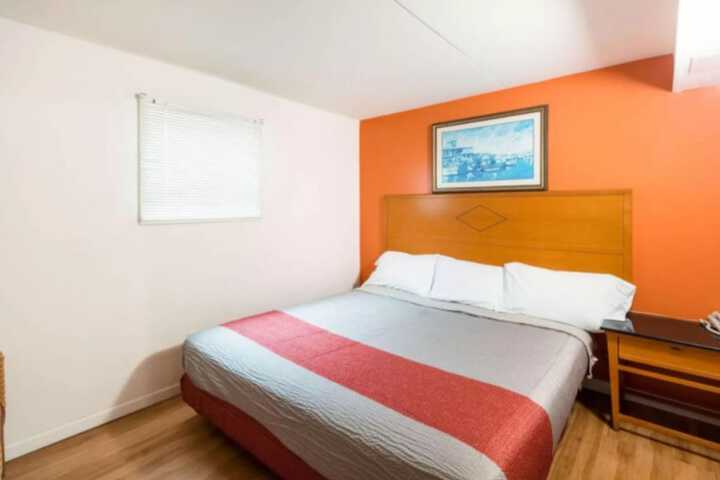 Room 7 of 25