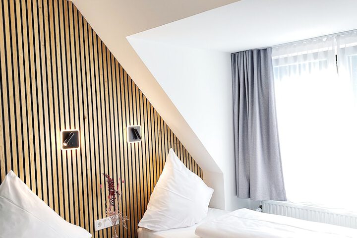 Room 9 of 32