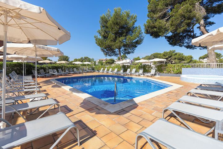 Hotel Pool