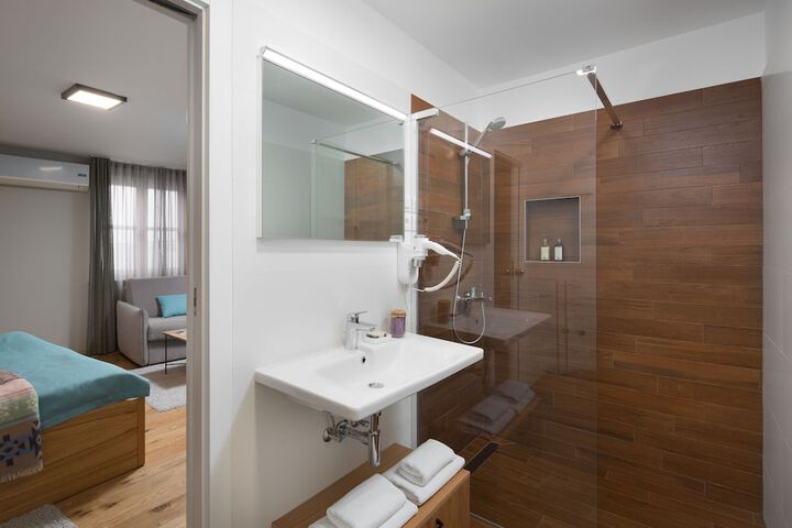 Room 10 of 61