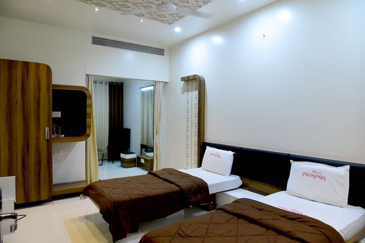 Room 4 of 43