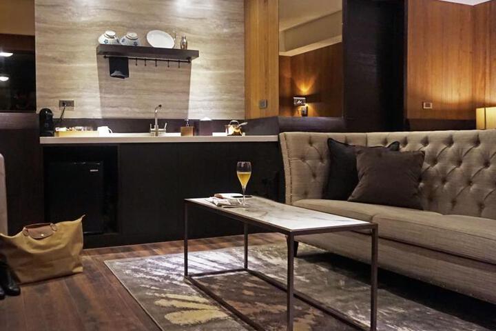 Suite 3 of 5