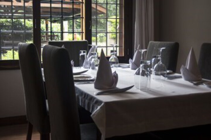 Dining 16 of 33