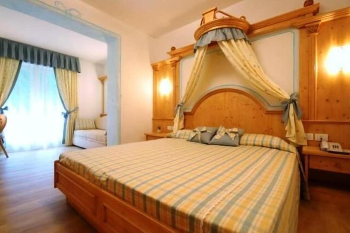 Room 8 of 46