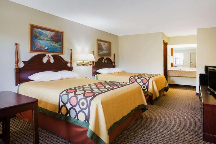 1 Queen Bed (7 of 9)