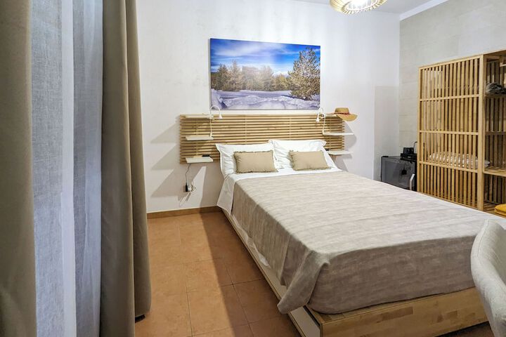 Room 6 of 34