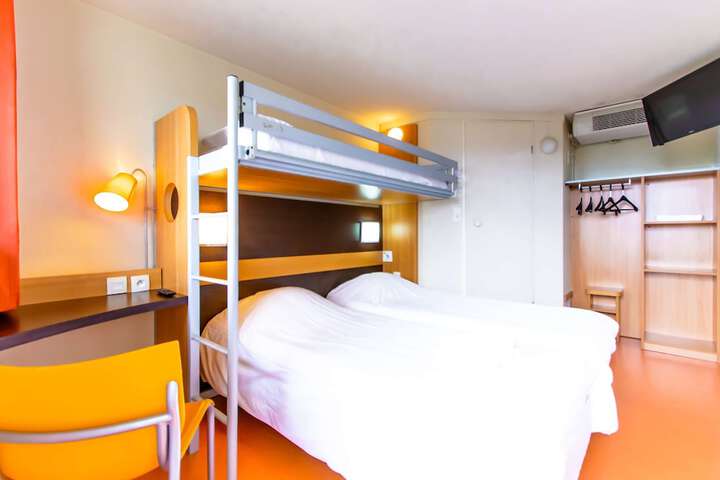 Room 9 of 32