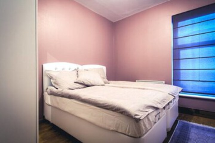Room 6 of 10