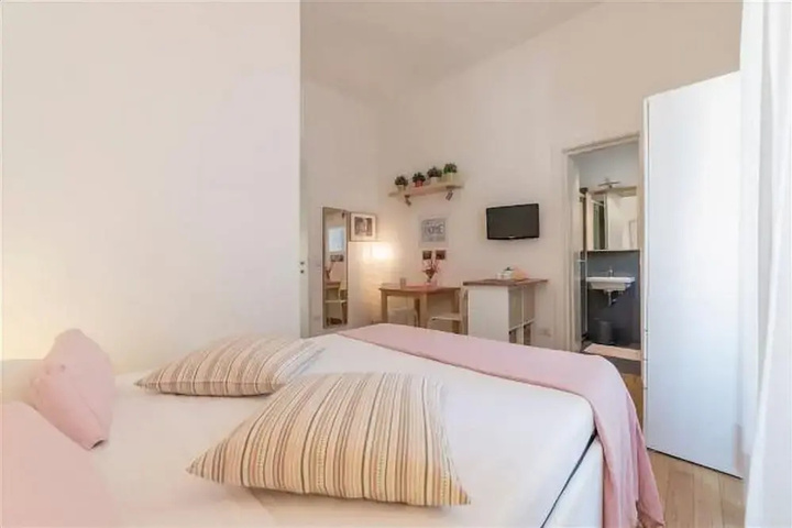 Room 3 of 15