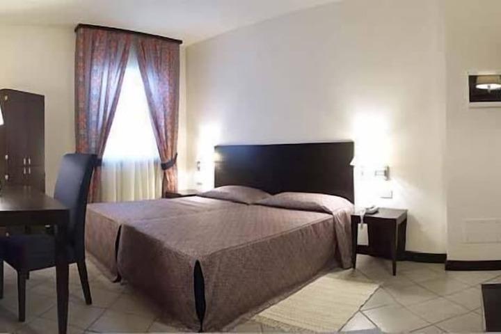 Room 10 of 52