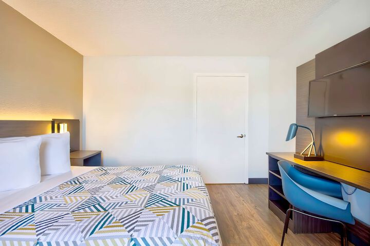Double Bed Accessible (17 of 18)