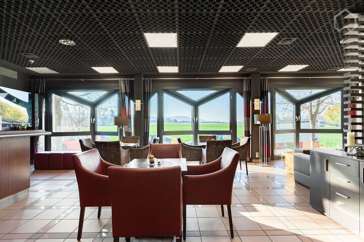 Entrance & Lobby
