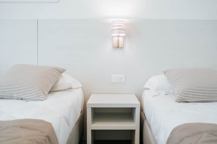Room 5 of 25