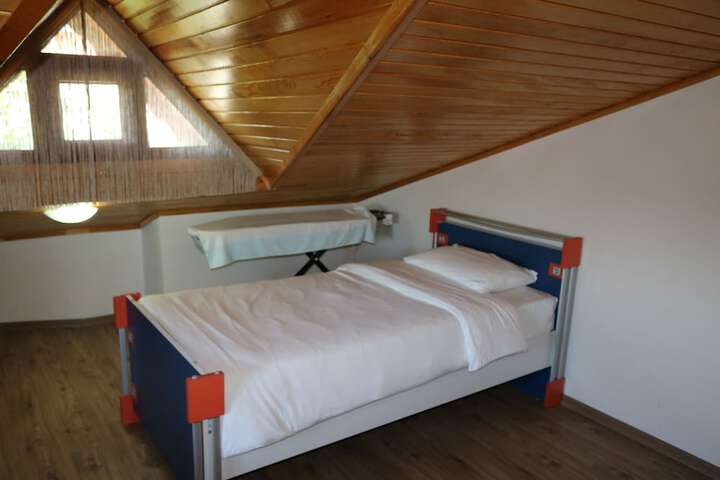 Room 9 of 62
