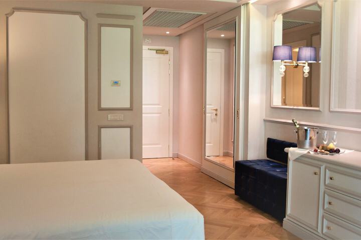 Room 20 of 96