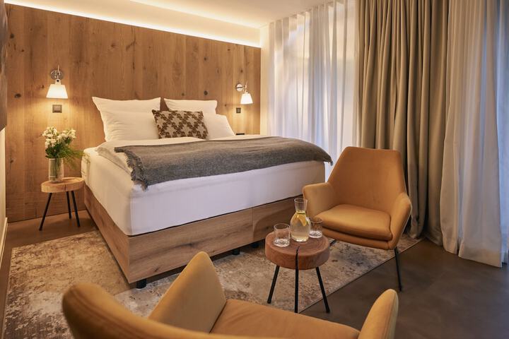 Room 2 of 94