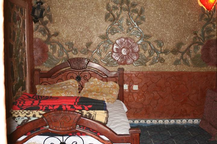 Room 2 of 6