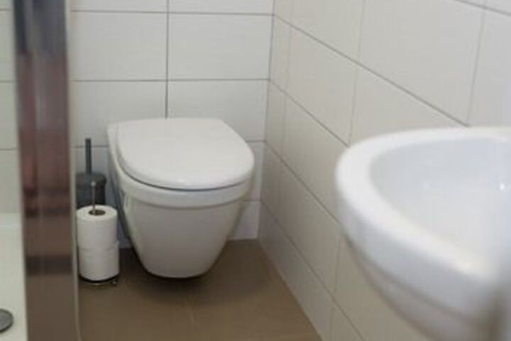 Room 6 of 38