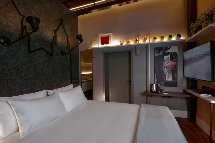 Room 16 of 47