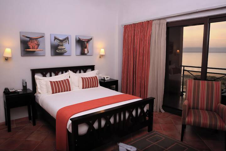 Room 33 of 98