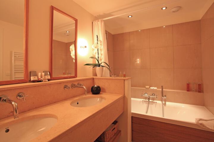 Room 15 of 49