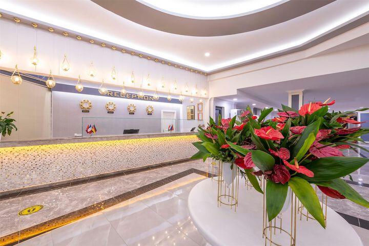 Entrance & Lobby
