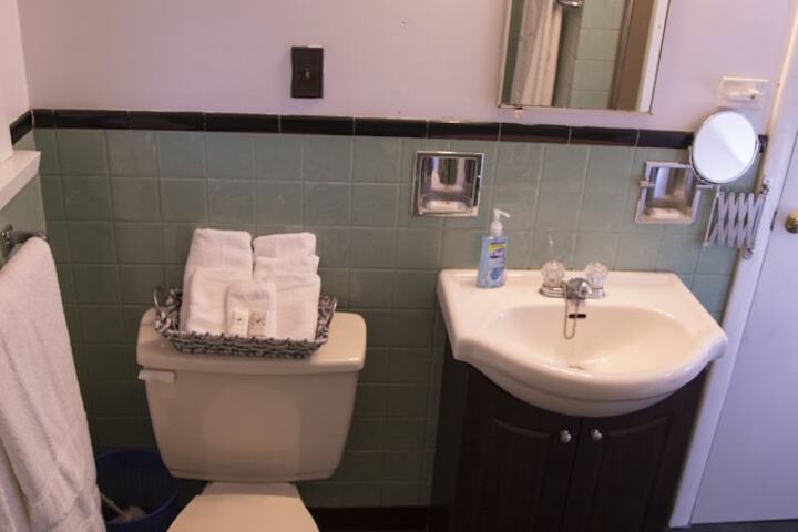 Room 180 of 215
