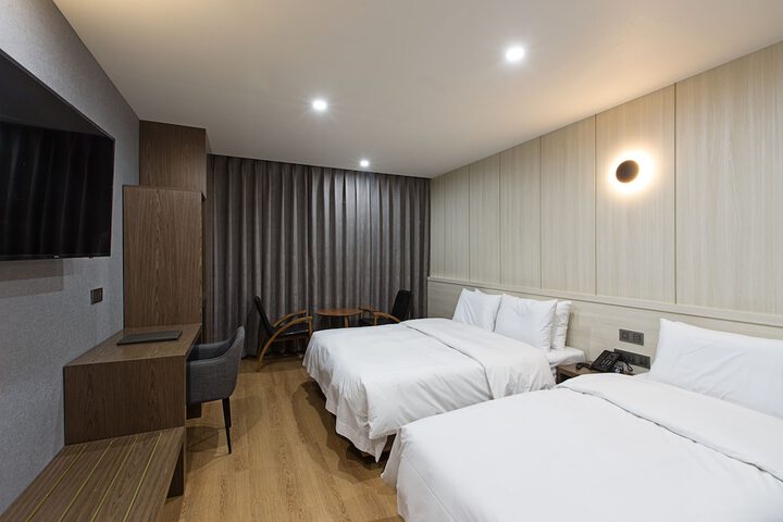 Room 32 of 54