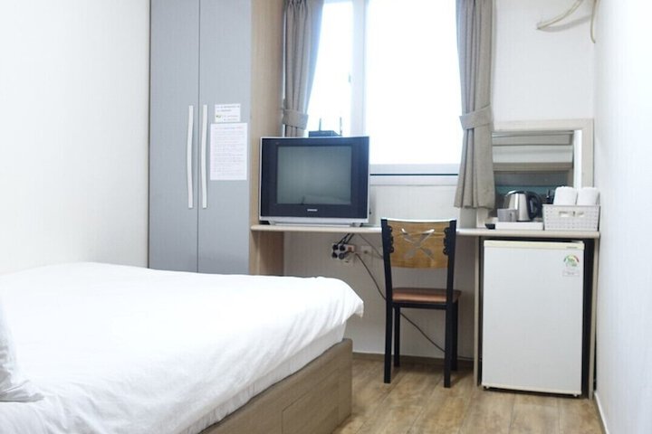 Room 4 of 29