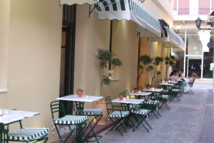 Dining 16 of 23