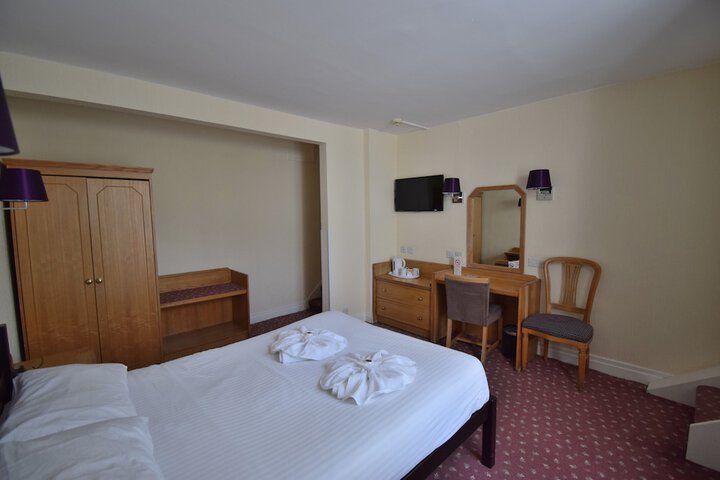 Room 3 of 92