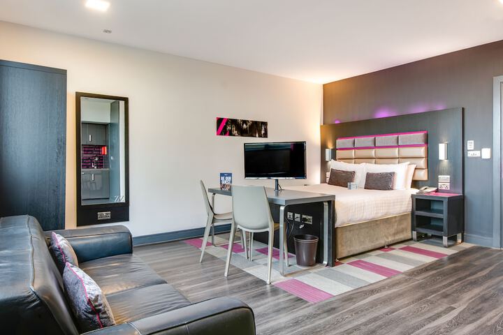 Room 7 of 42
