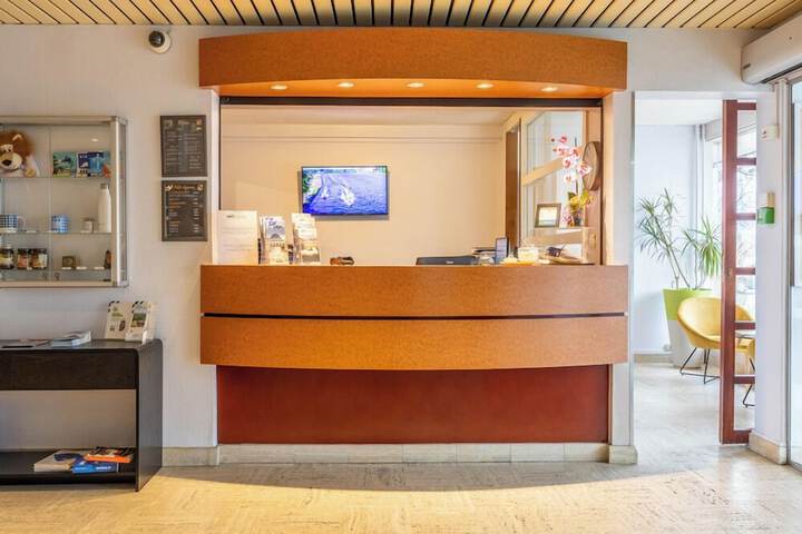 Entrance & Lobby