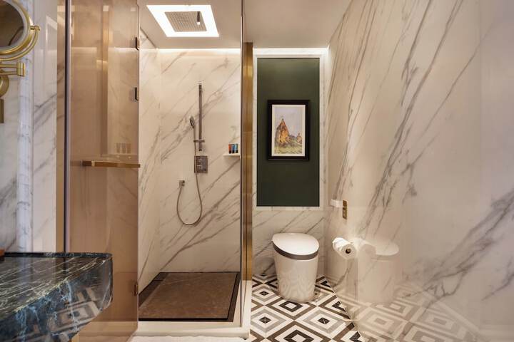 Clean Restrooms
